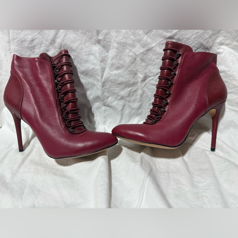 BCBGMAXAZRIA leather booties size 10. Worn once Excellent